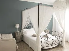 To Be Happy in Venice