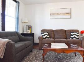 Beautiful 3 Bedroom Home Cozy Front and Back Porch – obiekty na wynajem sezonowy w mieście West Mifflin