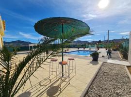 SUN VILLA, hotel med pool i Hondón de los Frailes