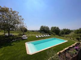 Gîte au cœur des vignes: Bourg-sur-Gironde şehrinde bir otel