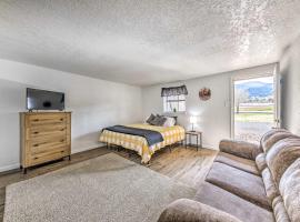 Dirty Daves Cabin Studio in Ruidoso Downs!, hotel di Ruidoso Downs