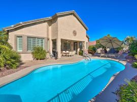 Glendale Getaway with Outdoor Pool and Gas Grill!, hotelli kohteessa Glendale