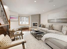 Central AC, Updated 4 BR, 4-5 BA Townhouse, Pool, cheap hotel in Aspen