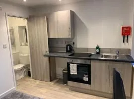 4. Immaculate 2 Bedroom Flat