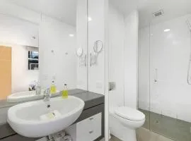 Marina Gem - Lakefront 3 Bedroom Apartment