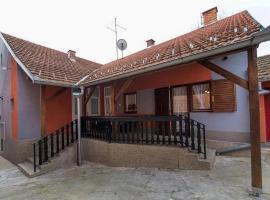 Holiday house with a parking space Daruvar, Bjelovarska - 17937, cottage di Daruvar