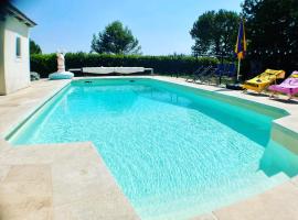 Gîte Anse Coco Luberon - Au calme, gite avec piscine securisee, villa in Pertuis