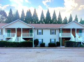 The Eclectic. Entire Apartment, hotel in Anderson