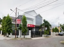 RedDoorz Syariah at Jalan Andalas Padang