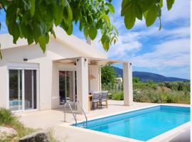 Casa O' - Moderne Villa mit großer Terrasse und privatem Swimmingpool, vila mieste Skala Potamias
