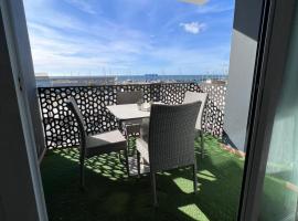 APARTAMENTOS LA CALETA: Caleta De Velez'de bir otel