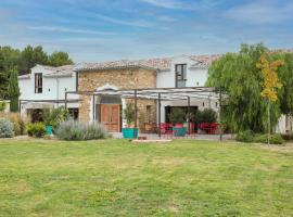 Chambres d'hôtes - Domaine de Cristia, hotel with parking in Courthézon