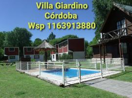 Del Carmen, viešbutis su baseinais mieste Villa Giardino