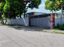 5bedroom Home with Parking, hotel a Tarlac