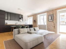 Cozy apartment in Christianshavn w two balconies.