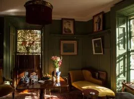 The Historical Harcourt Suites
