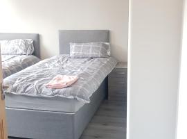 Double Bedroom In Withington, M20. 2 Beds, RM 3, bed & breakfast Manchesterissä
