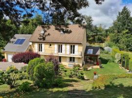 Agréable Gîte au sein d'une propriété arborée, hôtel à Murol