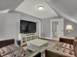 Suites on Seneca - Gorgeous One Bedroom Apartment