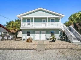 Adorable Beach Cottages by Panhandle Getaways, holiday home in Gulf Resort Beach