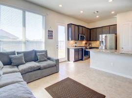 Meticulously-maintained 3-BR Townhouse w/ Backyard ~ Double-Story!, hotel sa Richmond