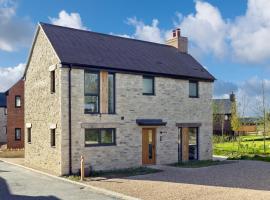 Lakeside property with spa access on a nature reserve Sunbird Cottage BV20, hotelli kohteessa Warmwell