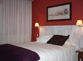 Hotel Cuatro Calzadas, cheap hotel in Martinamor