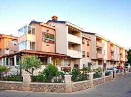 Apartments Maslina III: Njivice şehrinde bir otel