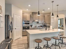 Charming Home Near Austin with Grill and Porch!, hotel a Del Valle