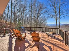 Spacious Franklin Cabin with Mountain Views!, hotel in Franklin