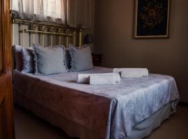 Farm stay at Thyme Cottage on Haldon Estate, country house in Bloemfontein