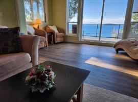 Relaxing 3bdr 2bth Home with Gorgeous View, hytte i Sechelt