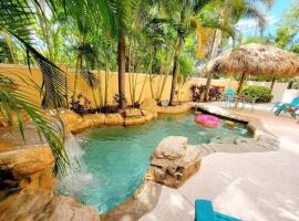 Calico AMI - Tropical Heated Pool - Steps to Beach - Family Friendly, hotel em Holmes Beach