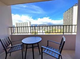 Royal Kuhio 2304 - Spacious Studio with Stunning Mountain Views In the Heart of Waikiki!, hotel in Honolulu