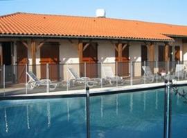 Les 3 Moulins, hotel v destinácii Castelnau-Montratier