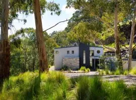 Dindelong Trentham Falls Unique Architect Designed Nature Hideaway