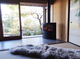 Atelier Bee's Knees Bed & Breakfast, hotel v destinaci Ikoma