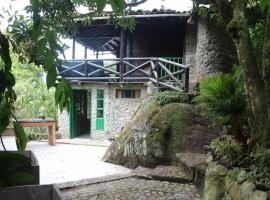 Chalet a orillas del rio Pance, hotell i Cali