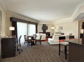 Holiday Inn Express & Suites Naples Downtown - 5th Avenue, an IHG Hotel, hotel en Naples