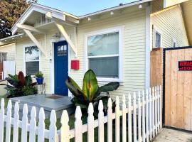 Comfy LBC Paradise bungalow w/AC, holiday home in Long Beach