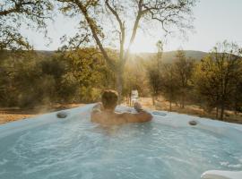 Sunset Glow Hidden Meadow BBQ HotTub by Casa Oso