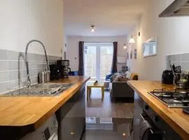 Spacious two bedroom, two bathroom Beach Nest with garden