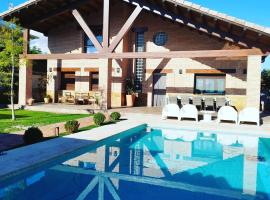 Mi lugar favorito, готель з басейнами у місті Torrejón del Rey