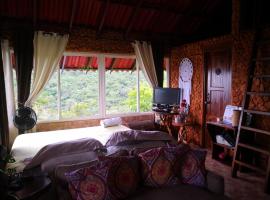 Mandalas Ecolodge, hotell sihtkohas Cerro Azul