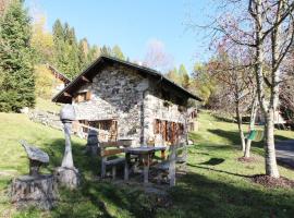 Wooden chalet in Pieve Tesino with garden, puhkemajutus sihtkohas Pieve Tesino