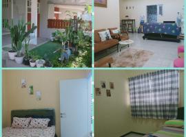 The Garden Homestay Syariah dekat Batu, pintu tol, UB, UMM, מלון בBlimbing