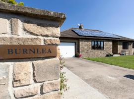 H C property - Burnlea Cottage, hotel with parking in Copley