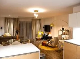 Exquisite cozy house, close to Train Station and amenities