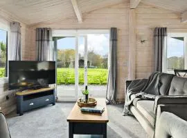 Chestnut, 6 Fingle Glen Lodges - Free Parking & WiFi - Pets