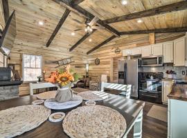 Modern Cabin with Fire Pit Less Than 3 Mi to Trails!, מלון עם חניה בPisgah Forest